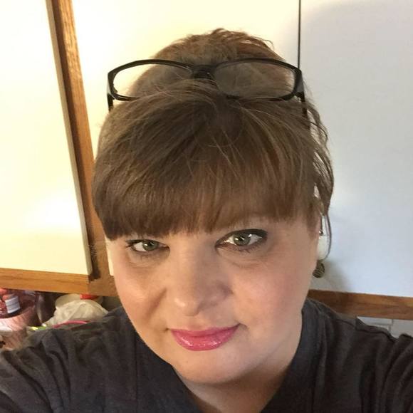 Meet your Posher, Danette - Picture 2 of 5